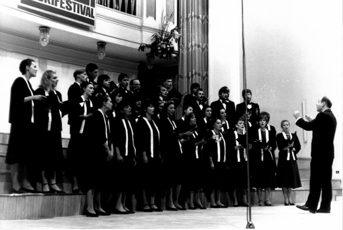 Su choru Cantemus Taline 1989. L.V. Lopo asm. arch.jpg