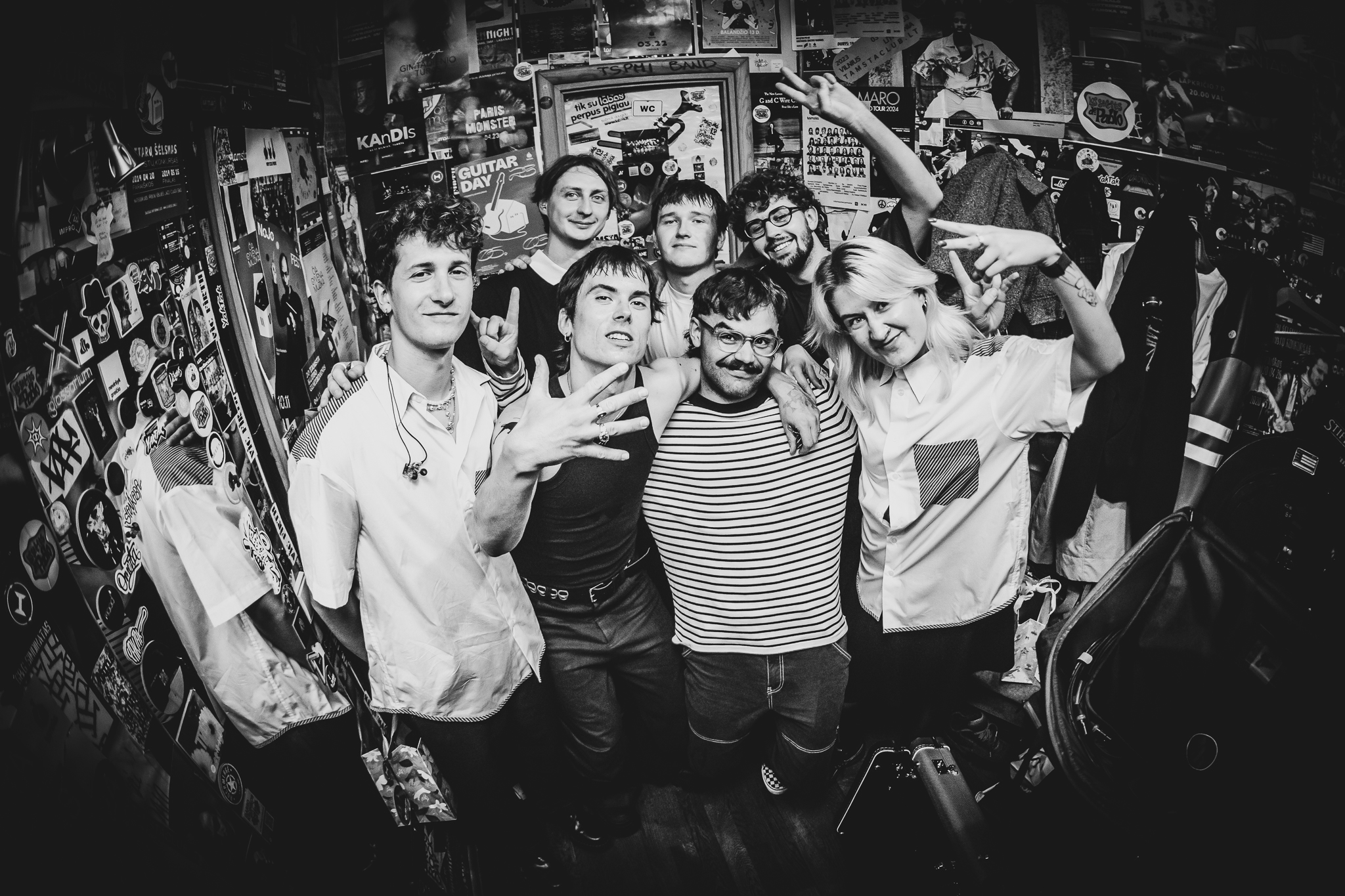 Dominyka ir Free Finga su grupe. Foto: Martyno Vitėno Dominyka ir Free Finga-Martyno Vitėno foto.JPEG