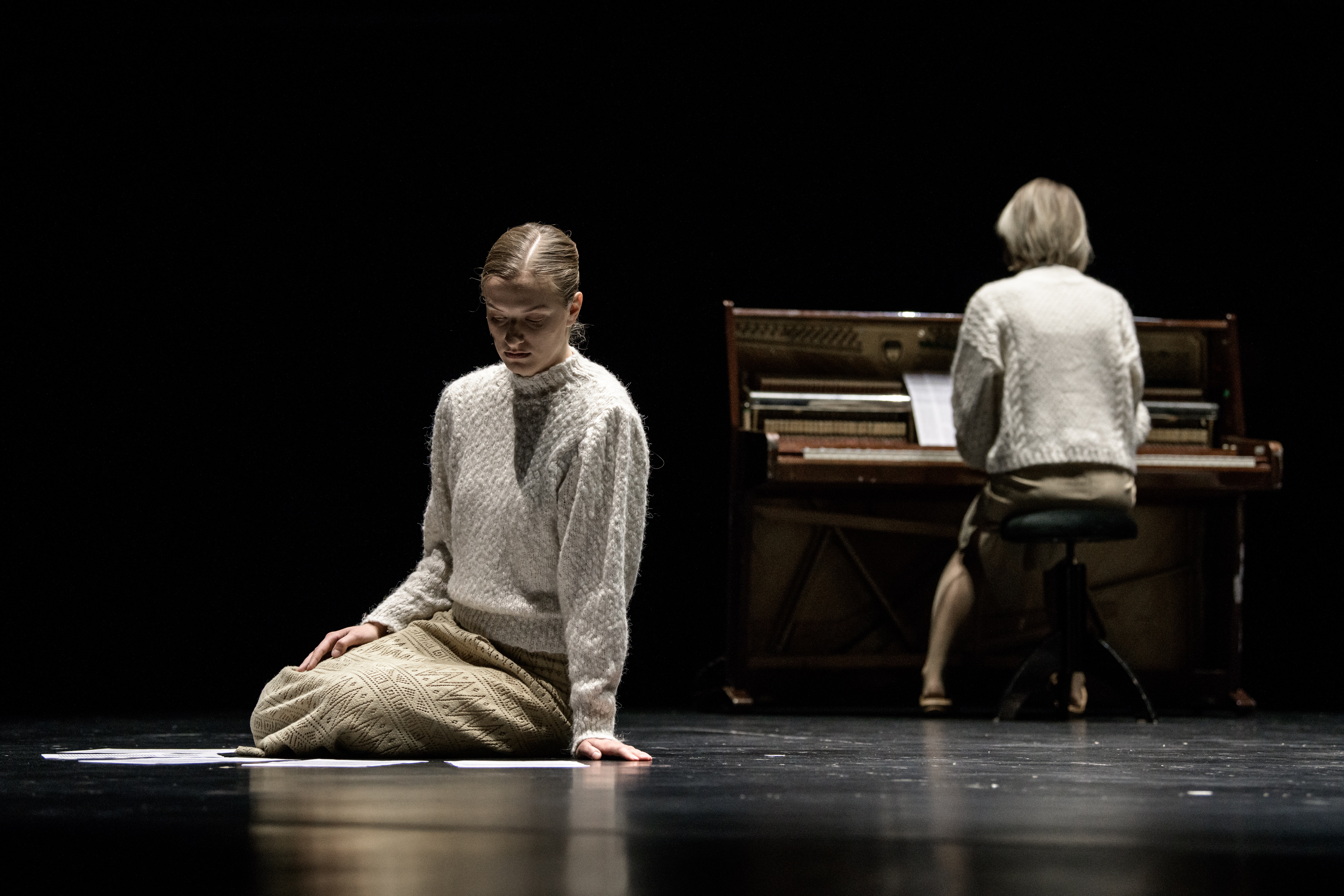 Justina Mykolaitytė spektaklyje „Urbančičiaus metodas“ (Valstybinis jaunimo teatras). Foto Lauros Vansevičienės Urbancicaisu metodas foto Lauros Vansevicienes.jpg