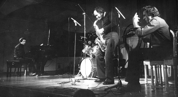 Vyaceslav Ganelin,Vladimir Chekasin, VladimirTarasov  photo Gregory Talas 1981.jpg