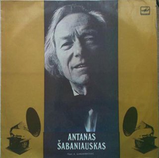 Dainuoja Antanas Šabaniauskas