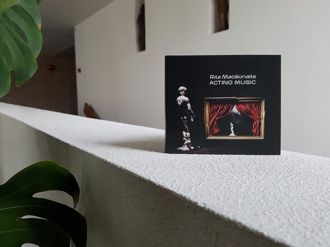 R.Mačiliūnaitės albumas2_foto LMIC.jpg